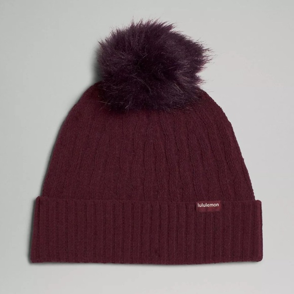 Lululemon Cable Knit Pom Beanie Hat Winter Hat NWT - Picture 1 of 9